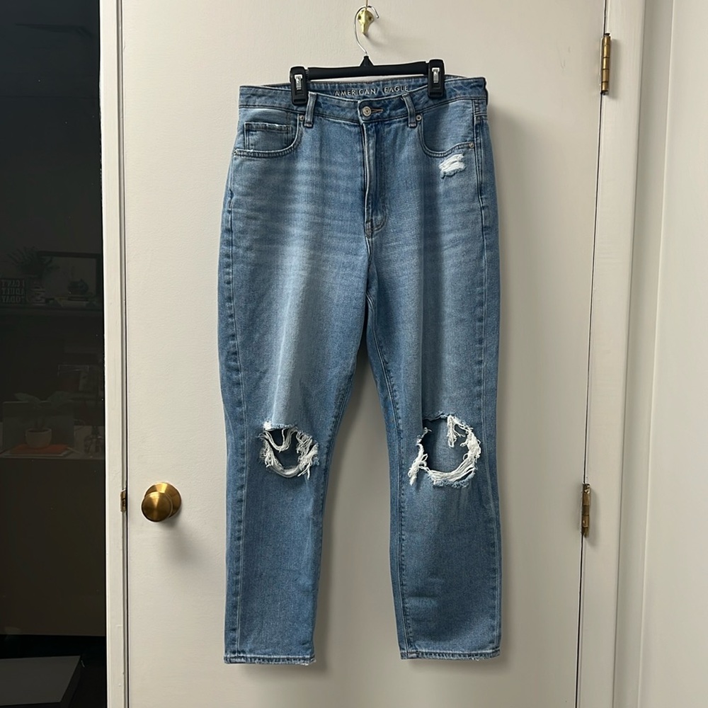 Women’s American Eagle Mom Jean